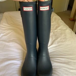 HUNTER Navy, womens size 9 Rain boots